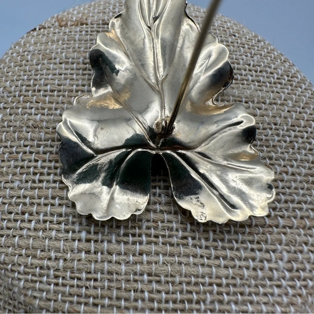 Vintage Brooch Pin Brushed Textured Gold Tone Leaf Crystal Rhinestones Judy Lee